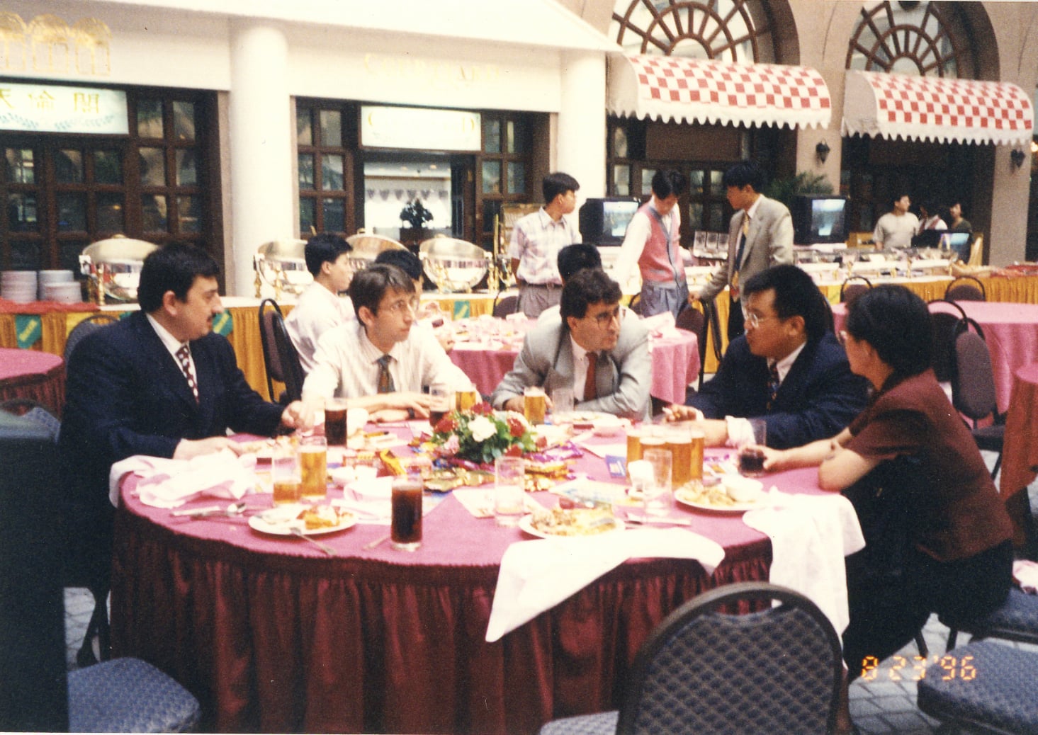 Ülker Toplantısı-Sn Noyan Rona-Lily-David-Sn Ateşe-Tianlun Hotel-Pekin-1996